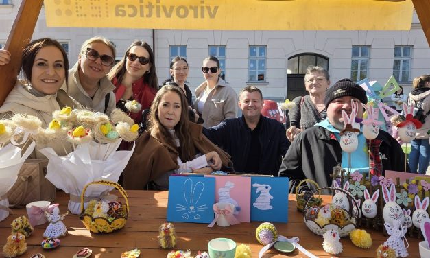 Uskršnji sajm na šetnjici ispred Gimnazije Petra Preradovića u Virovitici